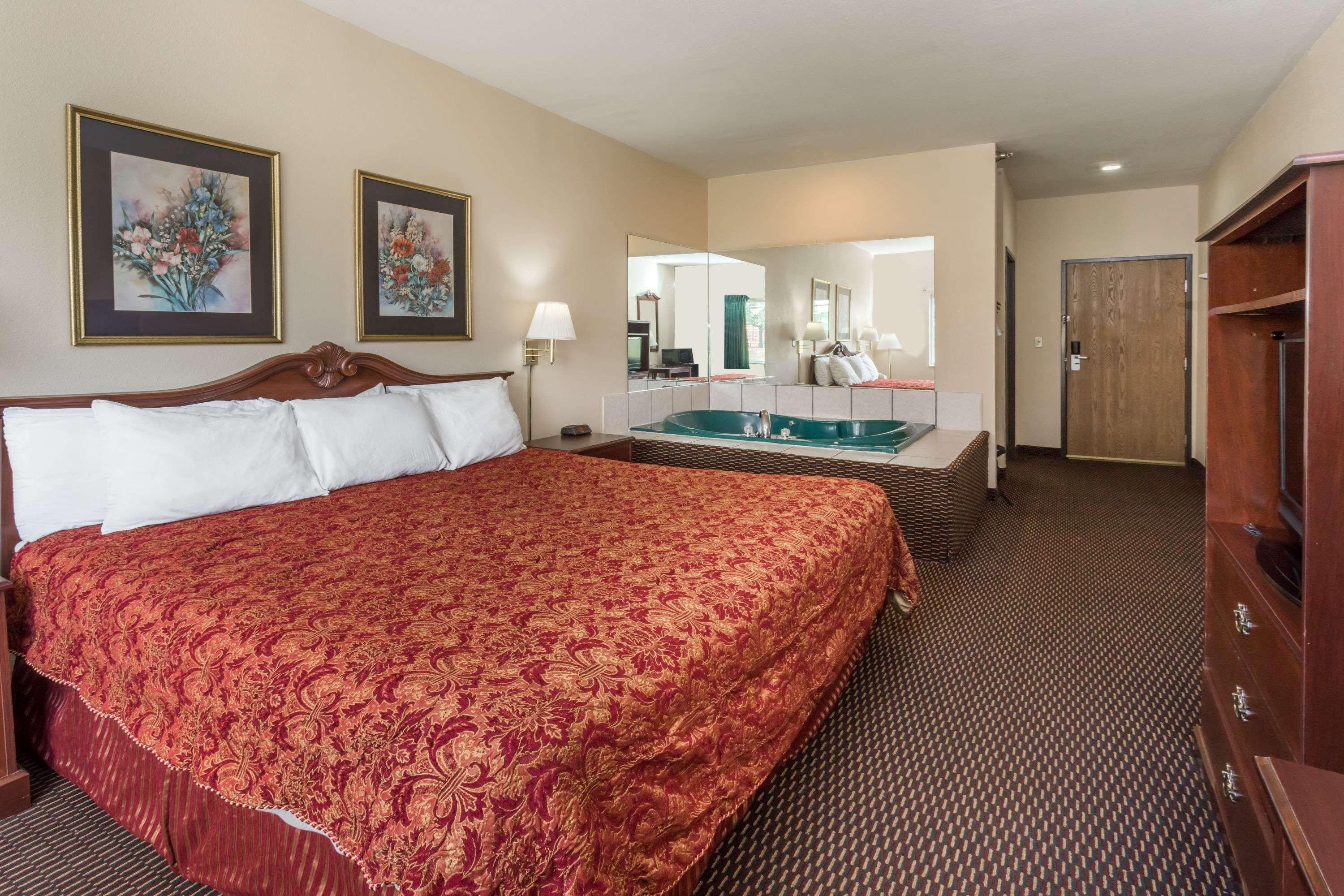 Days Inn & Suites By Wyndham Of Morris Exterior foto